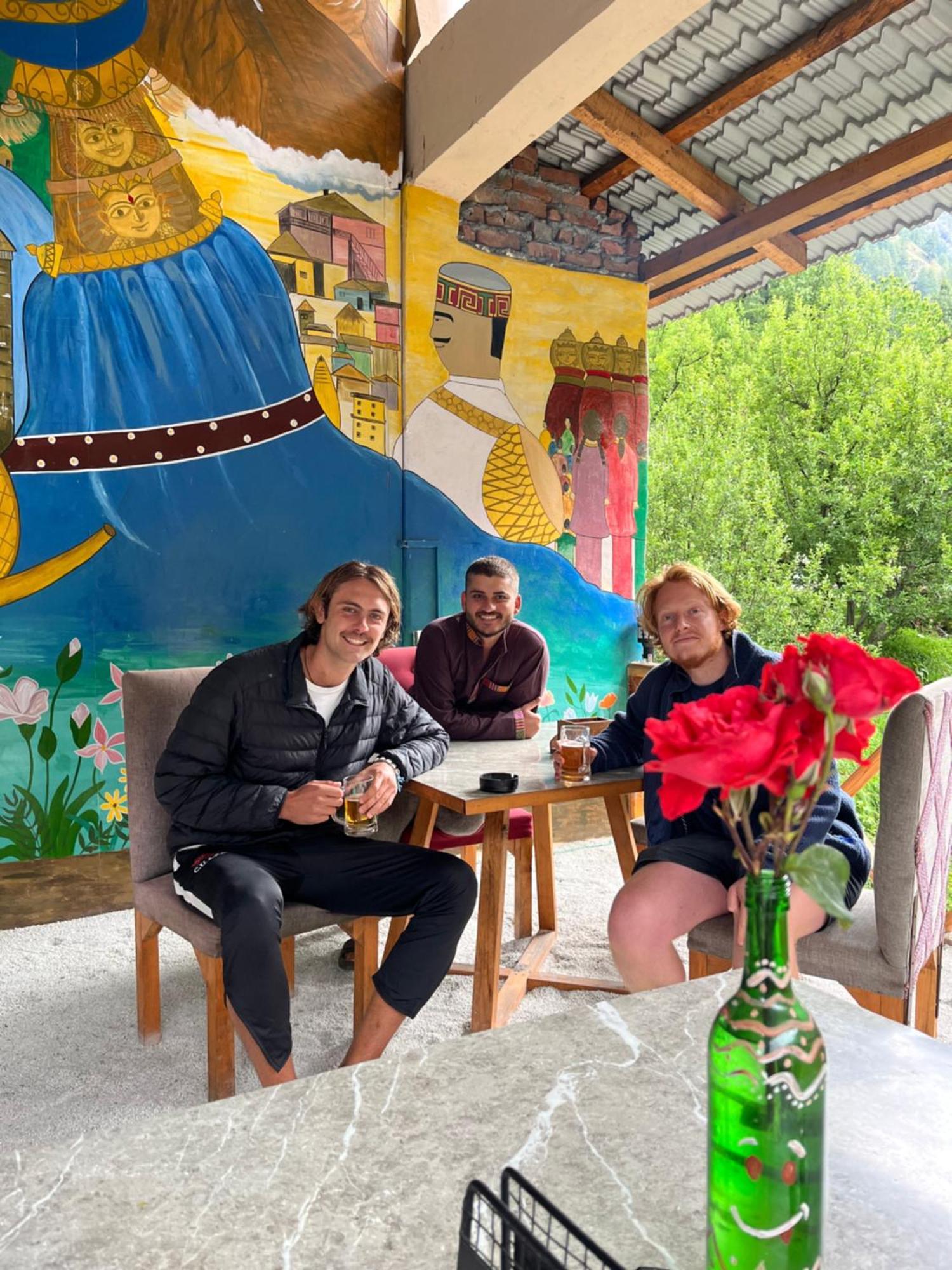 Thepahadians Food & Stay Jibhi Dış mekan fotoğraf